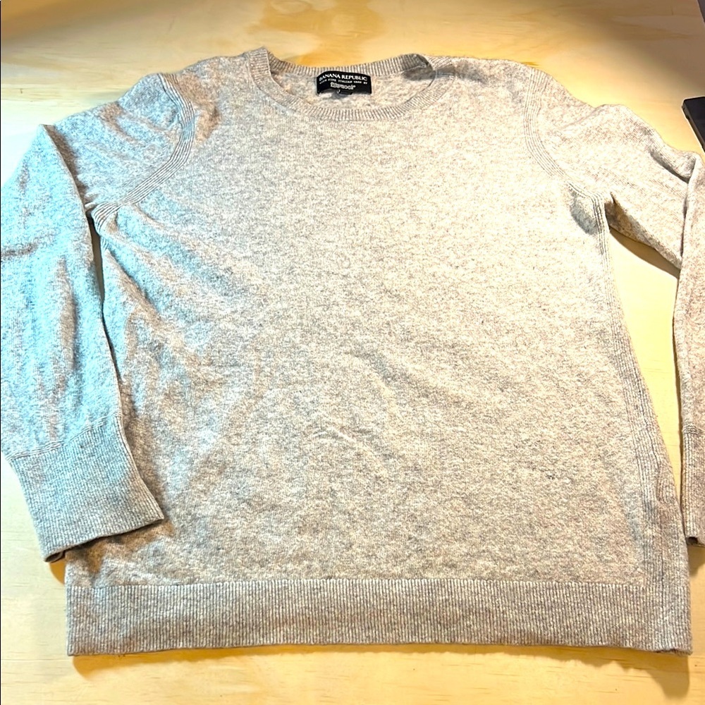 Banana Republic Gray Crewneck Sweater made with Italian yarn sz L